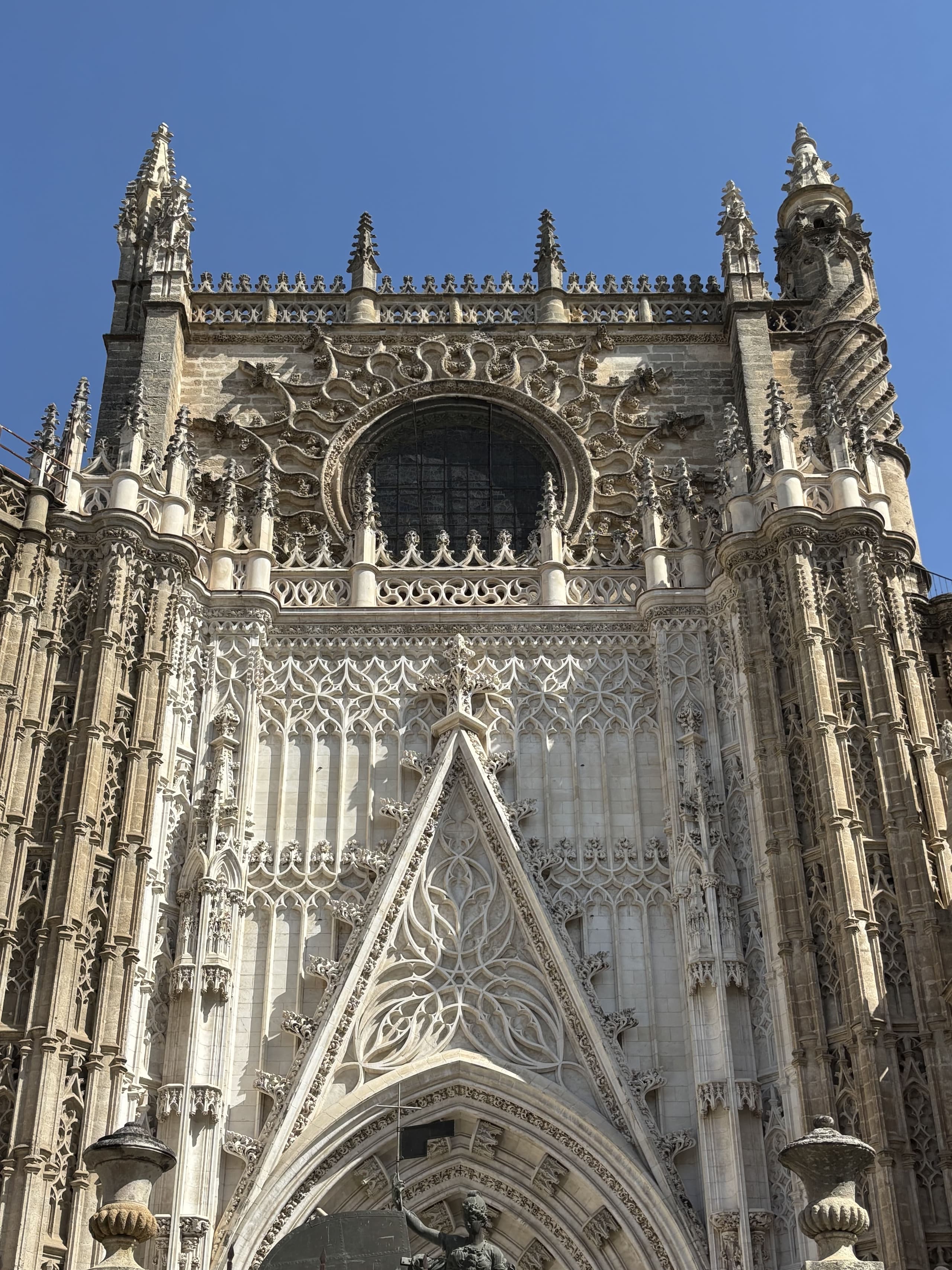 COMPLETE TOUR OF THE ROYAL ALCÁZAR + CATHEDRAL